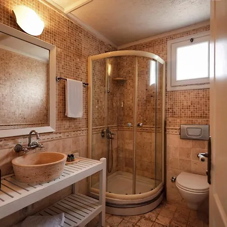 Tash Mekan אורחן אלאקאטי