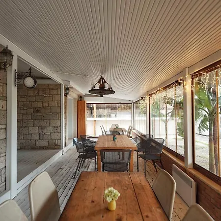 אורחן Tash Mekan