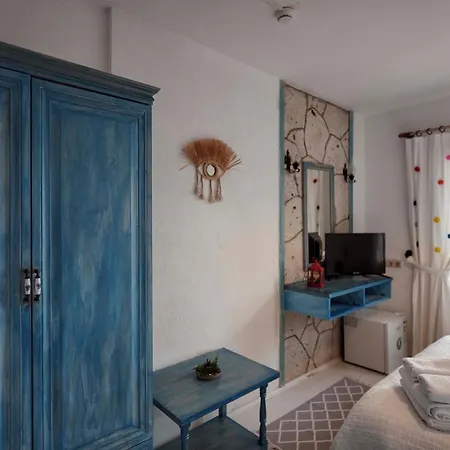 אורחן Tash Mekan