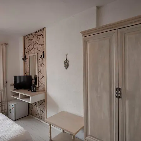 Tash Mekan אלאקאטי