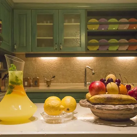 Tash Mekan אלאקאטי