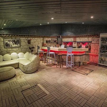 Tash Mekan 3* אלאקאטי