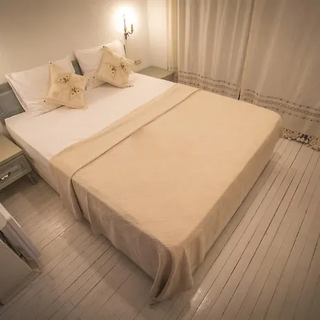 Tash Mekan אורחן 3*